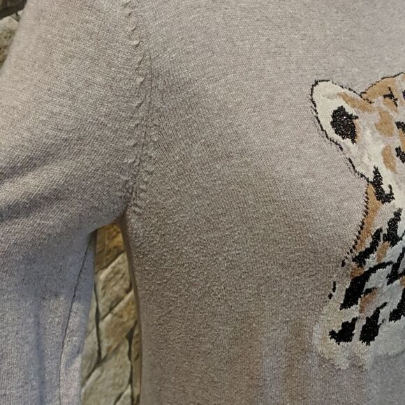 Old navy tan sweater size medium leopard head long sleeve - Picture 4 of 6